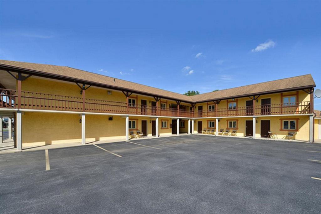 Soudersburg Inn & Suites Lancaster Ronks Eksteriør bilde