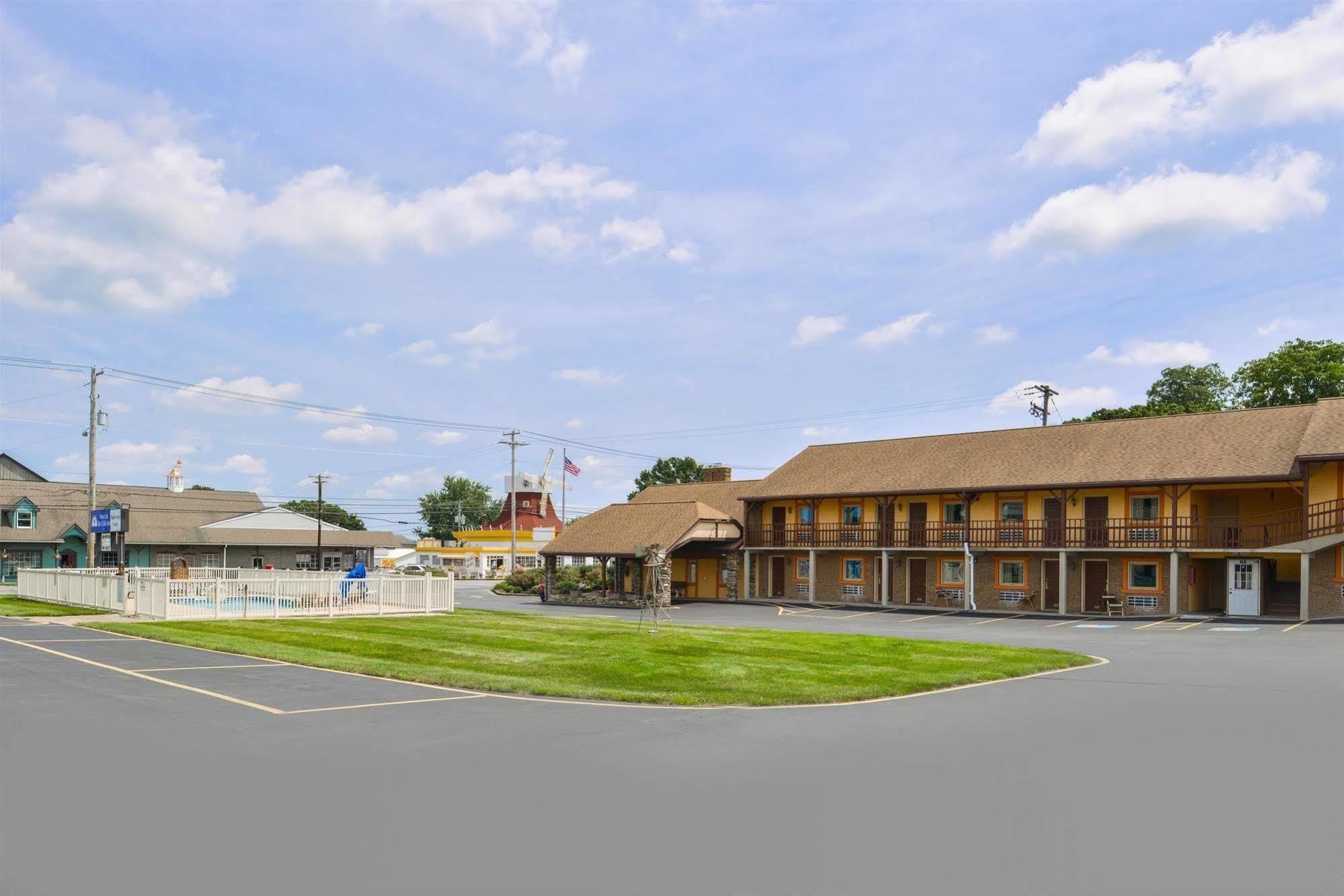 Soudersburg Inn & Suites Lancaster Ronks Eksteriør bilde