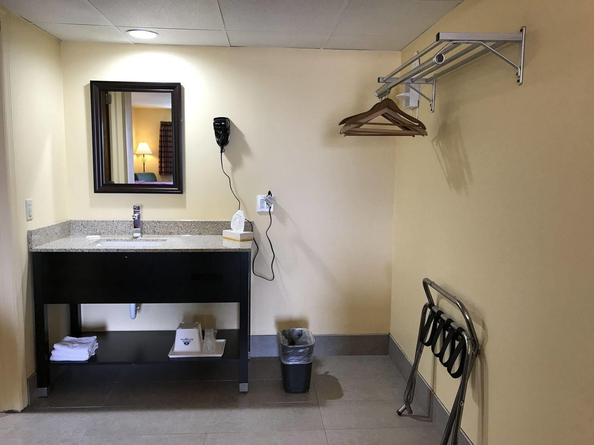 Soudersburg Inn & Suites Lancaster Ronks Eksteriør bilde