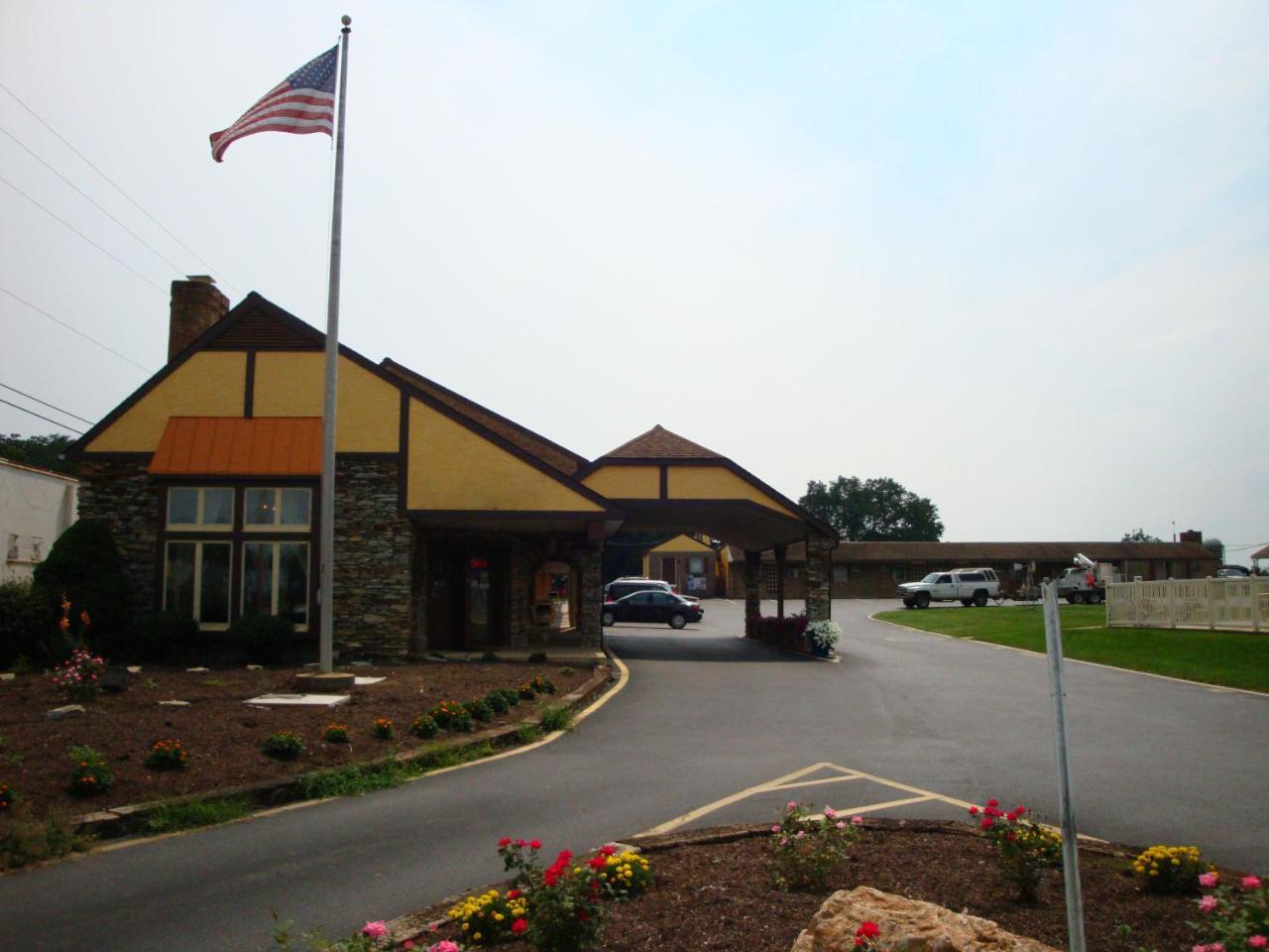 Soudersburg Inn & Suites Lancaster Ronks Eksteriør bilde