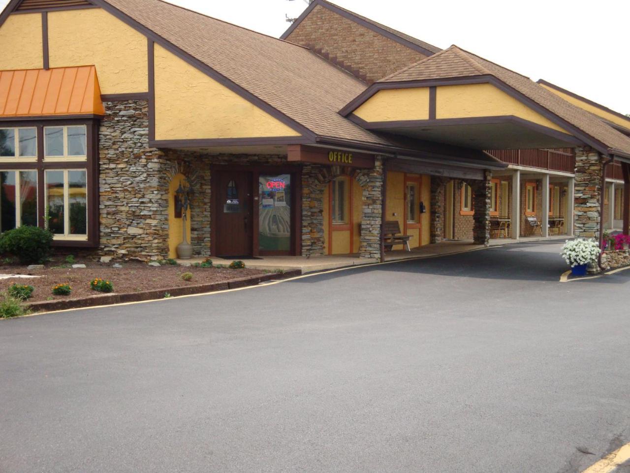 Soudersburg Inn & Suites Lancaster Ronks Eksteriør bilde